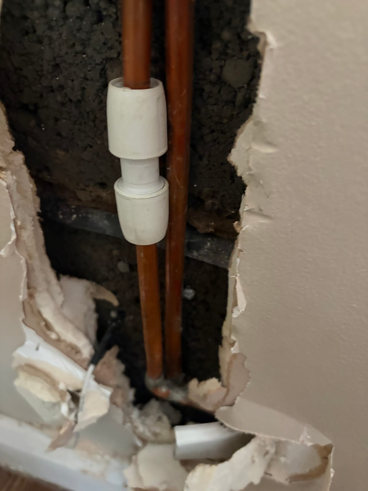 Heating pipe repaired with a suitable coupler after broadband work in Braunstone